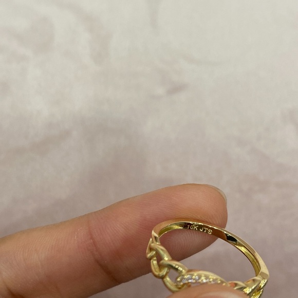 10k Yellow Gold Link Ring - Picture 3 of 7